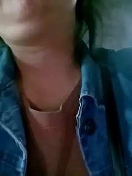 Snapshot of maple694 chatting on 27, 10, 2025 maple694 online show from 27, 10, 2025