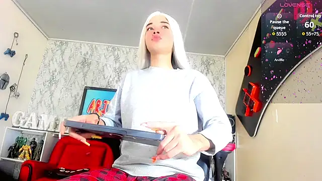 Madison Mujica online show from 25, 10, 2025