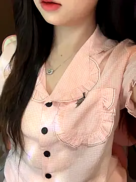 Snapshot of Nana_kute20 chatting on 22, 10, 2025 Nana kute20 online show from 22, 10, 2025