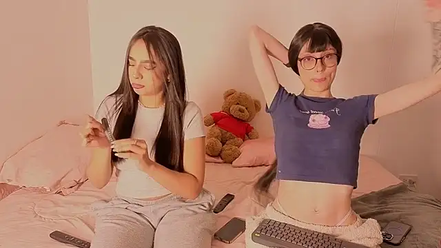 AriAndBela  online show from 25, 11, 2025