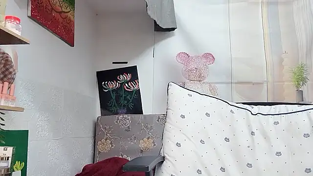 Snapshot of MichiLovely chatting on 5, 12, 2025 MichiLovely online show from 5, 12, 2025