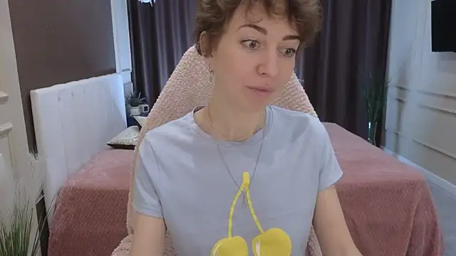 Snapshot of daniellia_ chatting on 6, 10, 2025 daniellia online show from 6, 10, 2025