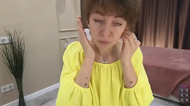 Snapshot of daniellia_ chatting on 13, 10, 2025 daniellia online show from 13, 10, 2025