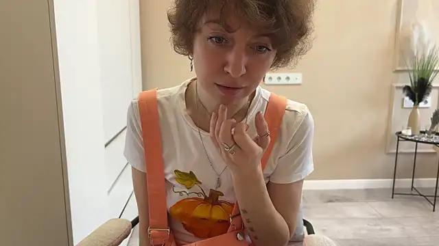 Snapshot of daniellia_ chatting on 14, 11, 2025 daniellia online show from 14, 11, 2025