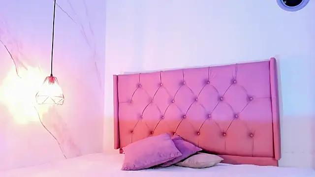 Snapshot of Bellarohs chatting on 4, 11, 2025 Bellarohs online show from 4, 11, 2025