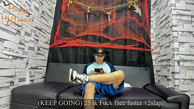 Snapshot of Crazy_Cult_Sex chatting on 25, 10, 2025 Crazy Cult Sex online show from 25, 10, 2025