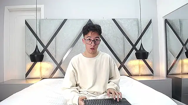 AustinReeds online show from 22, 9, 2025