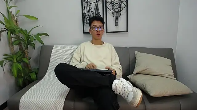 AustinReeds online show from 28, 9, 2025