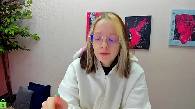 Snapshot of R0cket_bunny chatting on 14, 12, 2025 R0cket bunny online show from 14, 12, 2025