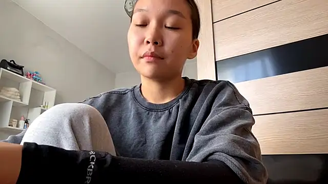 Snapshot of OraCowee chatting on 12, 9, 2025 OraCowee online show from 12, 9, 2025
