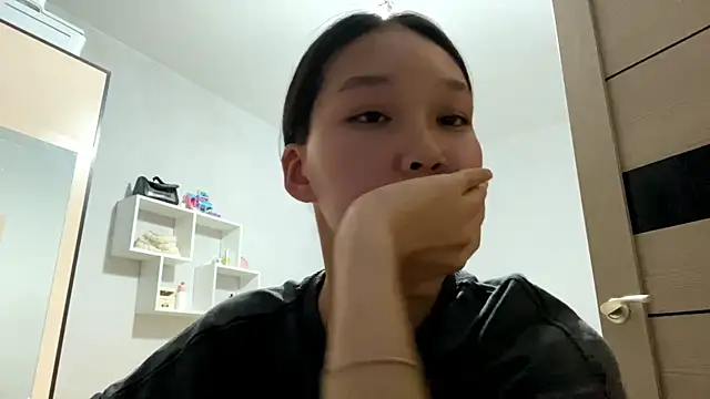 Snapshot of OraCowee chatting on 29, 9, 2025 OraCowee online show from 29, 9, 2025