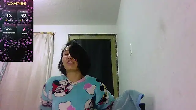 Snapshot of Natzu_Choi chatting on 10, 10, 2025 Natzu Choi online show from 10, 10, 2025