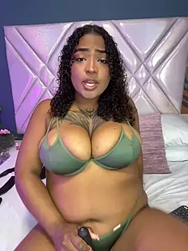 Snapshot of Cristal-Jonnes chatting on 19, 9, 2025 Cristal-Jonnes online show from 19, 9, 2025