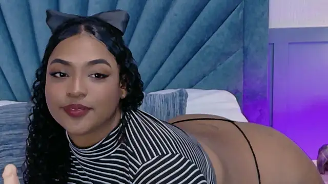 Snapshot of Cristal-Jonnes chatting on 18, 11, 2025 Cristal-Jonnes online show from 18, 11, 2025