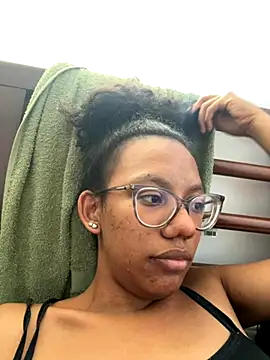 Snapshot of Valen1800 chatting on 3, 11, 2025 Valen1800 online show from 3, 11, 2025