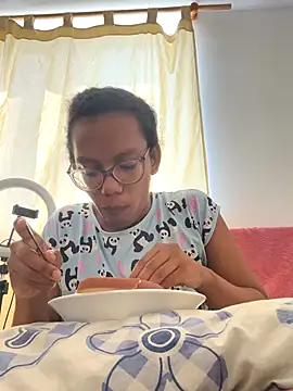 Snapshot of Valen1800 chatting on 7, 11, 2025 Valen1800 online show from 7, 11, 2025