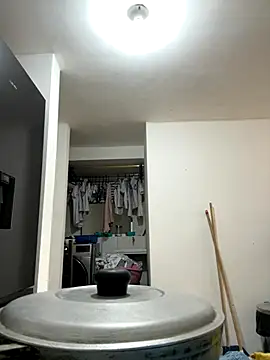 Snapshot of Valen1800 chatting on 20, 11, 2025 Valen1800 online show from 20, 11, 2025