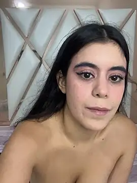 CoralineRusso1 online show from 23, 10, 2025