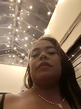 Snapshot of EmilyDuran_ chatting on 5, 11, 2025 EmilyDuran online show from 5, 11, 2025