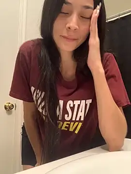 Snapshot of lovinlush chatting on 8, 11, 2025 lovinlush online show from 8, 11, 2025