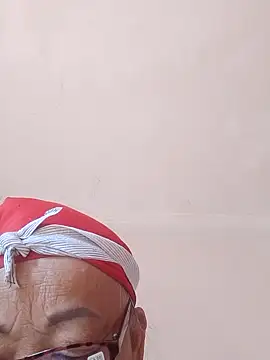 Snapshot of VangLe73 chatting on 10, 10, 2025 VangLe73 online show from 10, 10, 2025