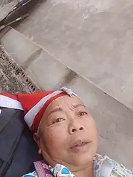 Snapshot of VangLe73 chatting on 19, 10, 2025 VangLe73 online show from 19, 10, 2025