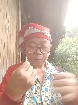 Snapshot of VangLe73 chatting on 20, 10, 2025 VangLe73 online show from 20, 10, 2025