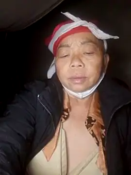 Snapshot of VangLe73 chatting on 12, 11, 2025 VangLe73 online show from 12, 11, 2025