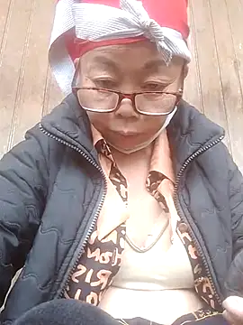 Snapshot of VangLe73 chatting on 13, 11, 2025 VangLe73 online show from 13, 11, 2025