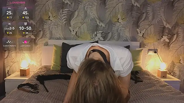 Snapshot of EllieSugar chatting on 21, 10, 2025 EllieSugar online show from 21, 10, 2025