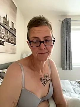 Curvy-Jinx online show from 15, 10, 2025