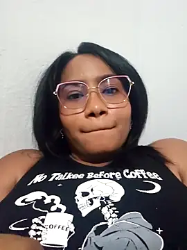 Snapshot of Delilah_85 chatting on 12, 10, 2025 Delilah 85 online show from 12, 10, 2025