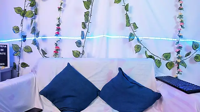 Snapshot of Delilah_85 chatting on 13, 11, 2025 Delilah 85 online show from 13, 11, 2025