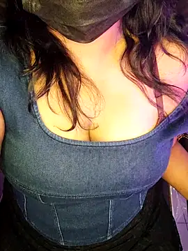 Snapshot of darling_devil chatting on 11, 11, 2025 darling devil online show from 11, 11, 2025