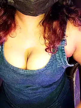 Snapshot of darling_devil chatting on 25, 11, 2025 darling devil online show from 25, 11, 2025