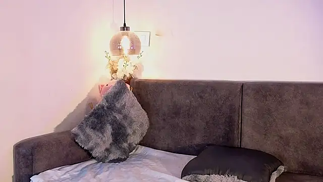 littlee Sophi  online show from 18, 12, 2025