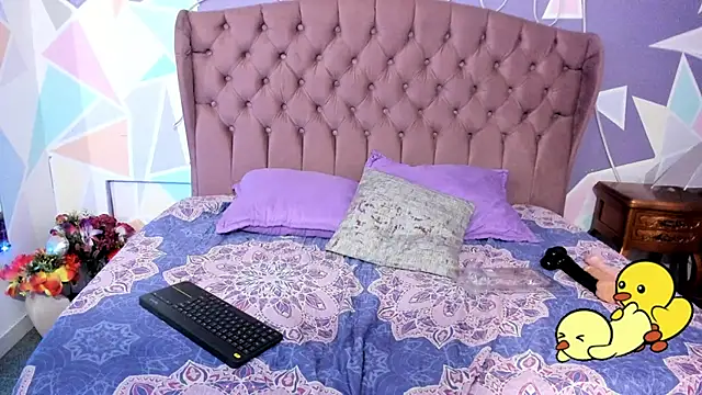 Snapshot of CloeyGraweing chatting on 15, 10, 2025 CloeyGraweing online show from 15, 10, 2025