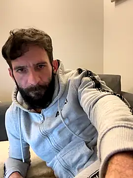 Snapshot of Michel_huge chatting on 29, 10, 2025 Michel huge online show from 29, 10, 2025