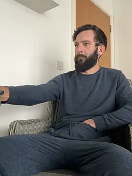 Snapshot of Michel_huge chatting on 18, 11, 2025 Michel huge online show from 18, 11, 2025