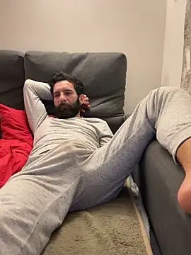 Snapshot of Michel_huge chatting on 28, 11, 2025 Michel huge online show from 28, 11, 2025