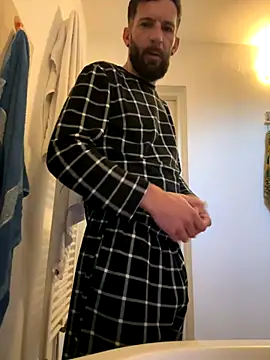 Snapshot of Michel_huge chatting on 15, 12, 2025 Michel huge online show from 15, 12, 2025