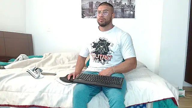 AntonyDAngelo25 online show from 14, 10, 2025