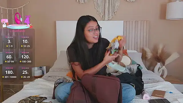 Camila Bustamante online show from 4, 3, 2026