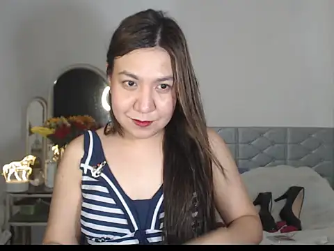 Snapshot of stellahugeX chatting on 7, 11, 2025 stellahugeX online show from 7, 11, 2025