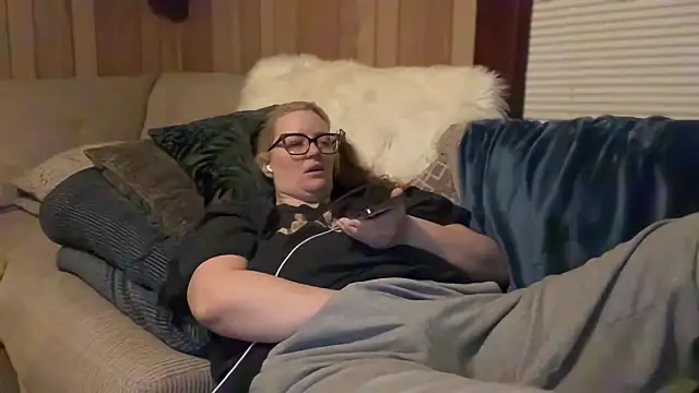 Snapshot of PefectNipz chatting on 8, 11, 2025 PefectNipz online show from 8, 11, 2025