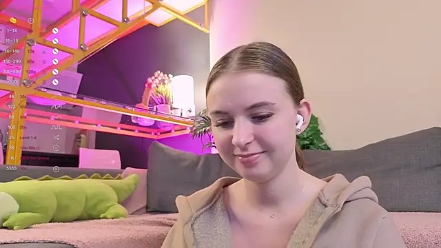 Snapshot of FlexiPixie chatting on 14, 10, 2025 FlexiPixie online show from 14, 10, 2025