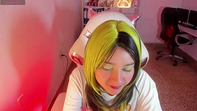 Snapshot of Molly_sweetlove chatting on 10, 11, 2025 Molly sweetlove online show from 10, 11, 2025