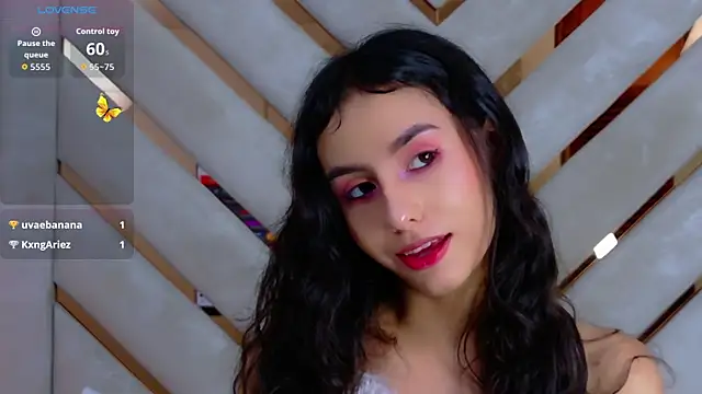 Sarah-Grace online show from 8, 11, 2025