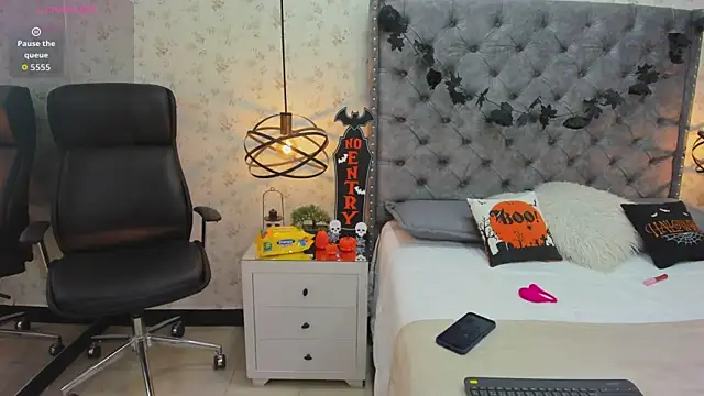 Aprilwatson online show from 20, 10, 2025