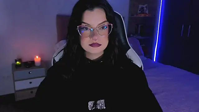 OphelianaRose33 online show from 3, 10, 2025